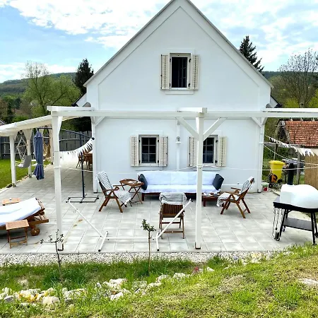 Babérkert Villaház Balatonhenyén