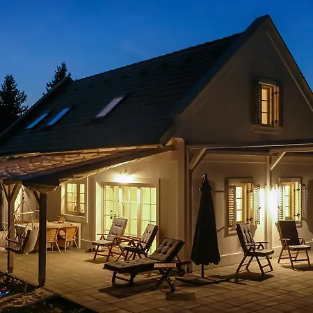 Babérkert Villaház Balatonhenyén Villa Balatonhenye